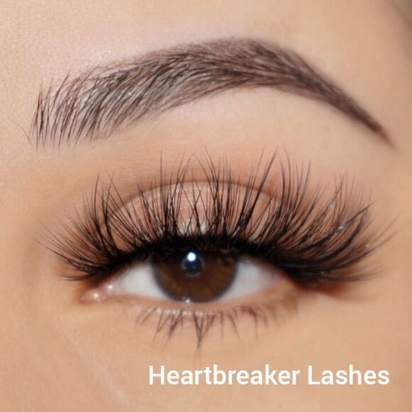 MAC Heartbreaker Lashes - Picture 3 of 9